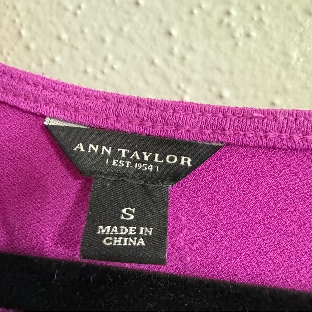 Ann Taylor Fuchsia Tie-Waist Top Women’s Small - Picture 4 of 5